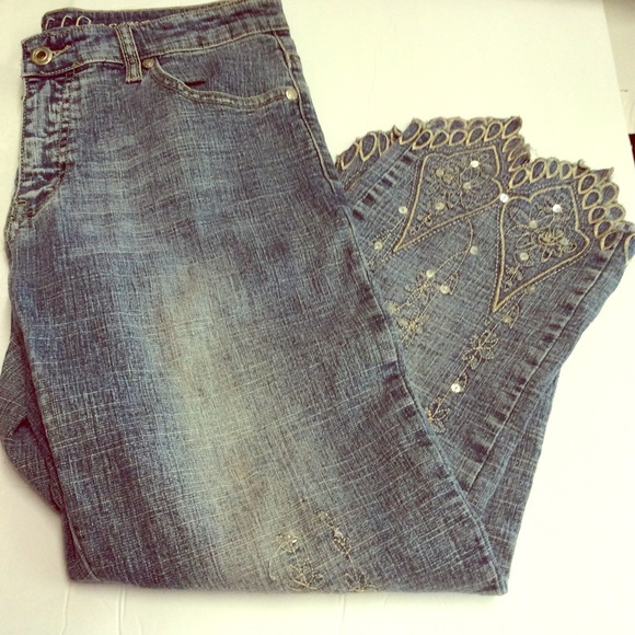 Apollo Denim Capris with detailing at the ankles - Picture 1 of 7